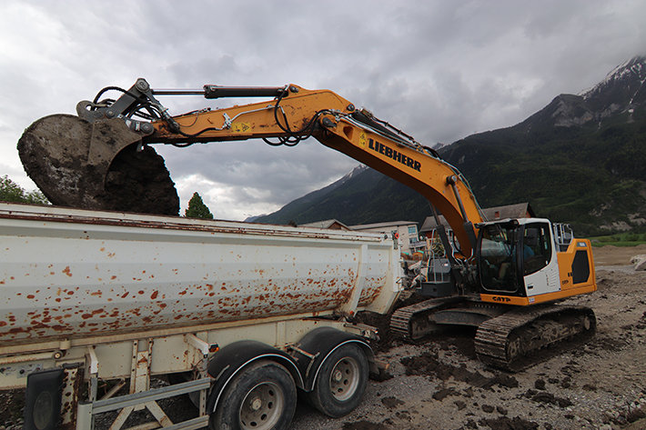 Departamento de los Altos Alpes: La excavadora de cadenas Liebherr R 926 G8 seduce a SATP